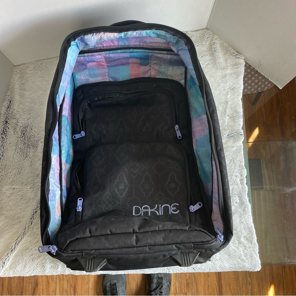 DAKINE 2 Wheel Carry On Roller Suitcase 42L - Picture 16 of 16